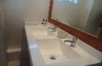 Stellenbosch self-catering accommodation bathroom